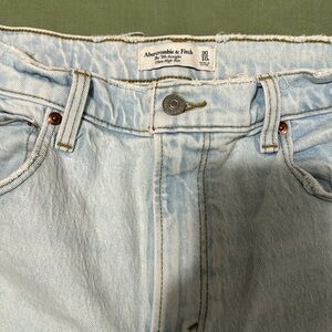 Abercrombie & Fitch Ultra High Rise 90s Straight
Jeans (Light) Size 30/10S